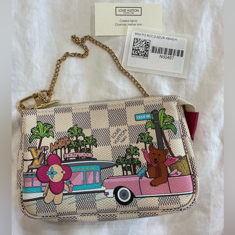 ❌❌SOLD❌❌ Louis Vuitton Christmas edition Mini Pochette